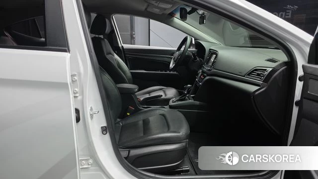 Hyundai Avante AD 2018 Белый из Кореи, фото 3