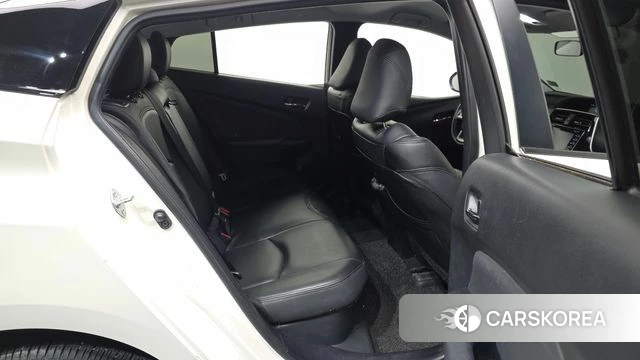 Toyota Prius 4th Generation 2019 Белый из Кореи, фото 3