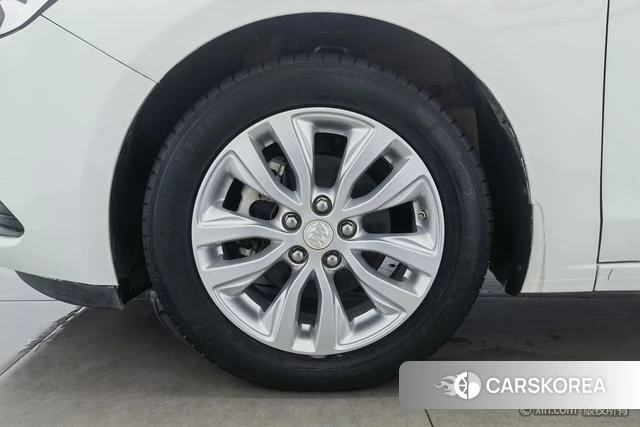 Buick Yinglang 2020 Белый из Китая, фото 3