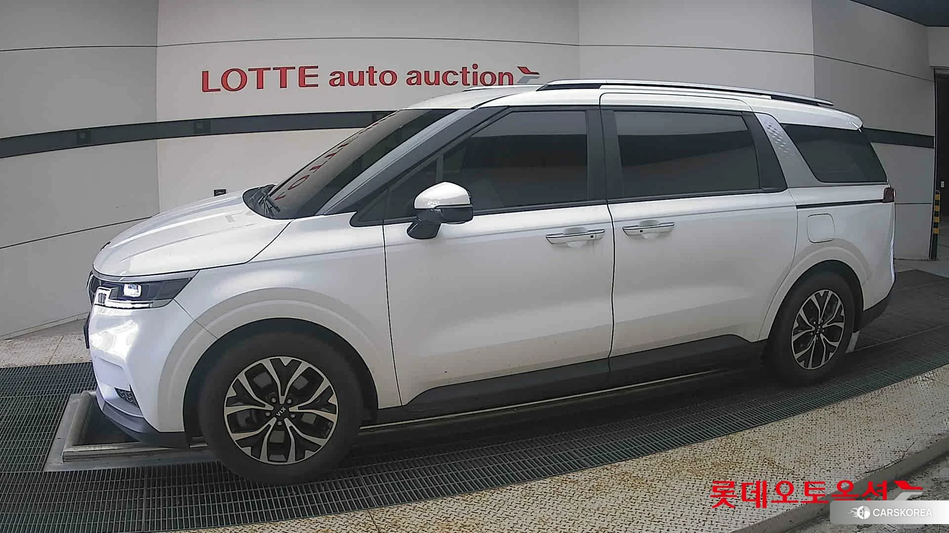 Kia Carnival 2021 Snow White Pearl (optional) из Кореи, фото 3