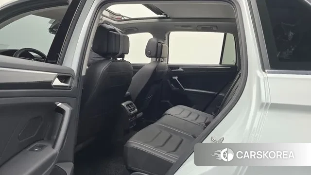 Volkswagen Tiguan second Generation 2024 Белый из Кореи, фото 3