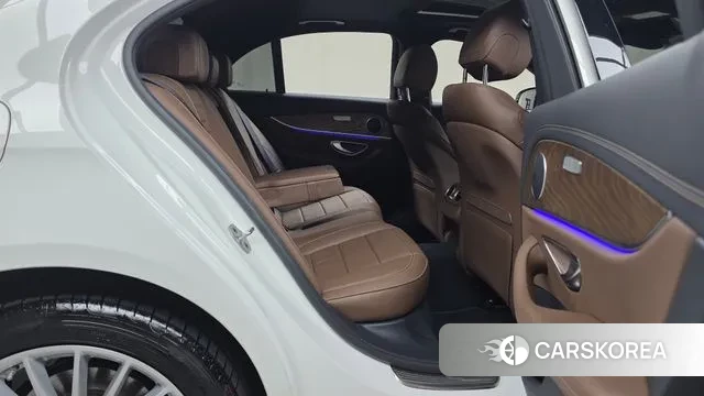 Mercedes-Benz E-Class W213 2023 Белый из Кореи, фото 3