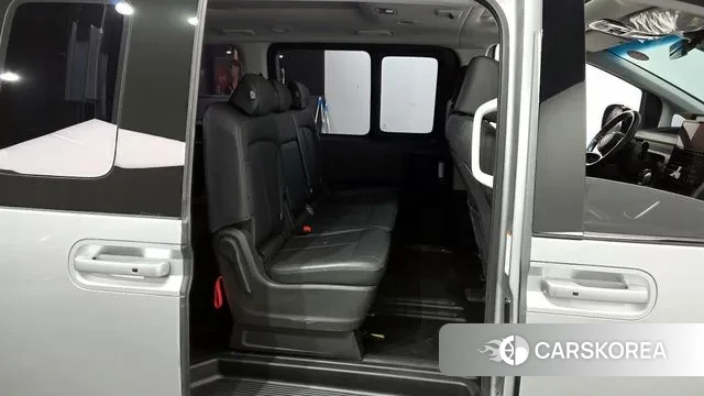 Hyundai Staria 2023 Серебряный из Кореи, фото 3