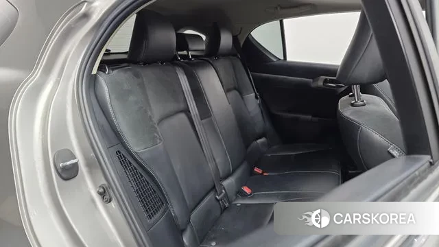 Lexus CT200h 2018 Серебристо-серый из Кореи, фото 3