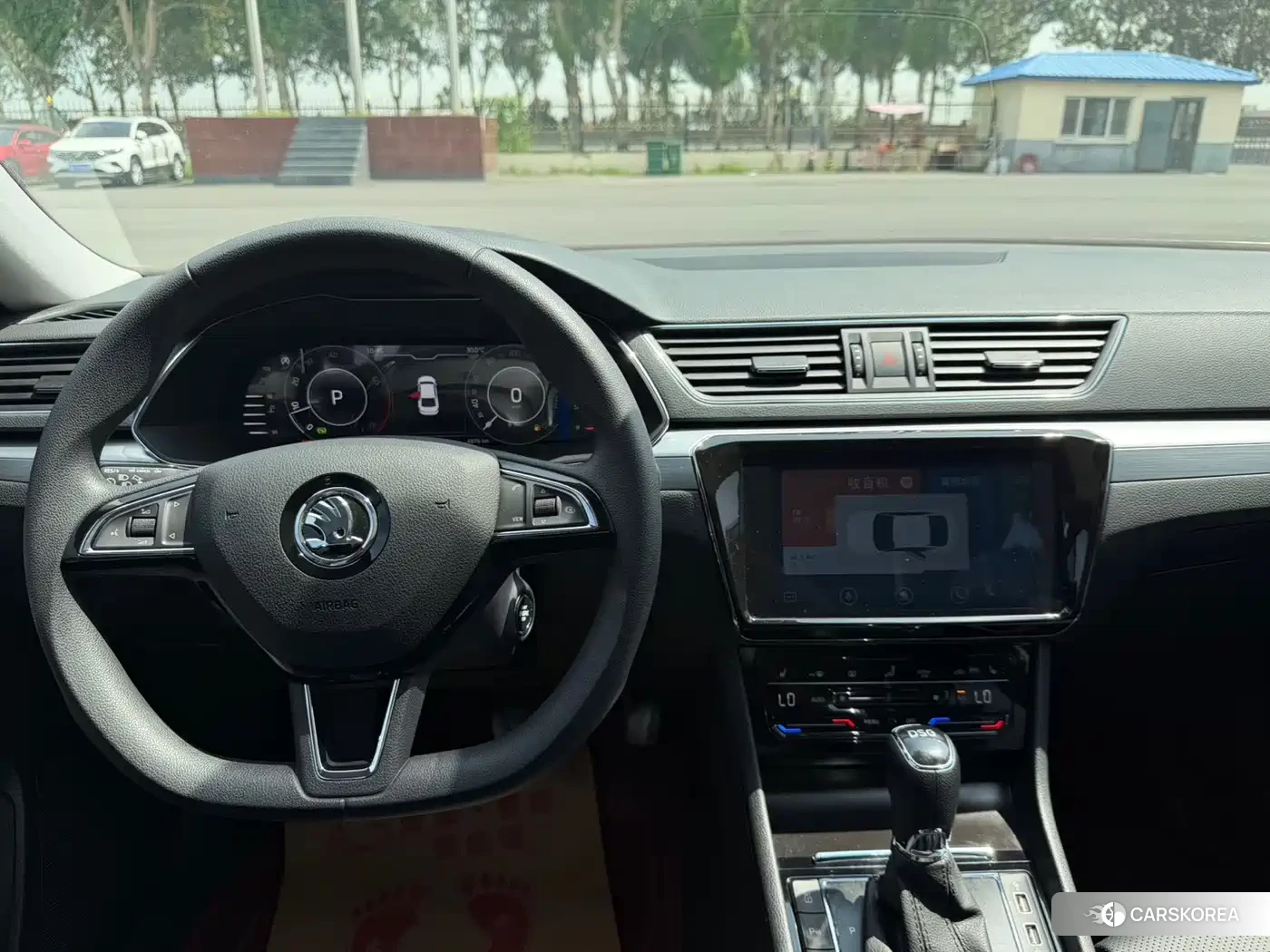 Skoda Superb 2024 Silver/gray из Китая, фото 3