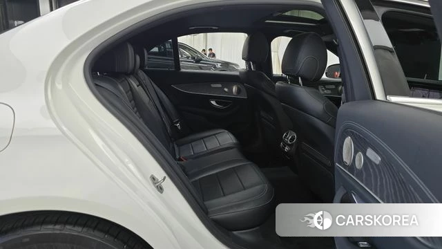 Mercedes-Benz E-Class W213 2022 Белый из Кореи, фото 3