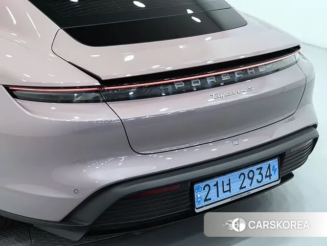 Porsche Taycan 2023 Розовый из Кореи, фото 3