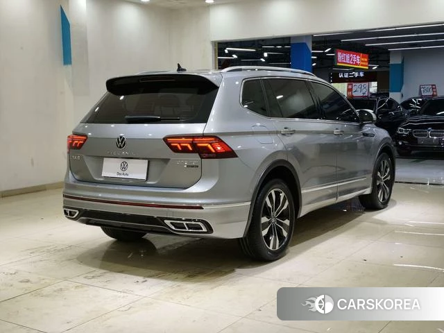 Volkswagen Tiguan L 2022 Серебристо-серый из Китая, фото 3