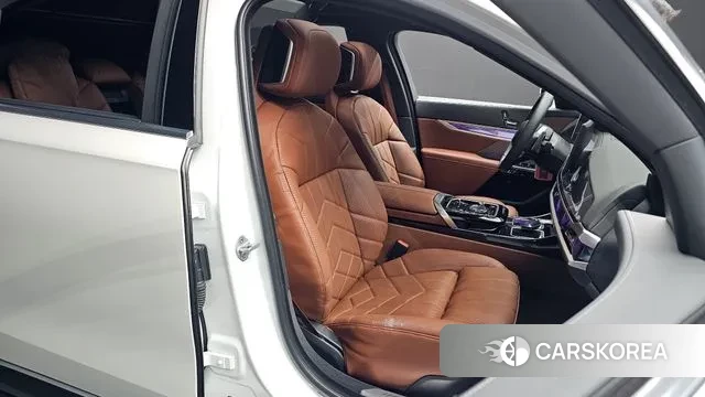 BMW 7 Series (G70) 2025 Белый из Кореи, фото 3