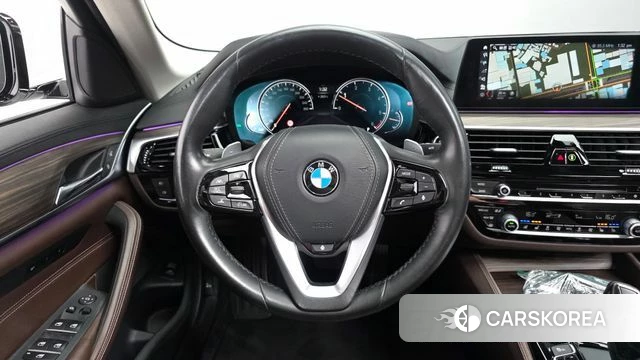 BMW 5 Series (G30) 2018 Белый из Кореи, фото 3