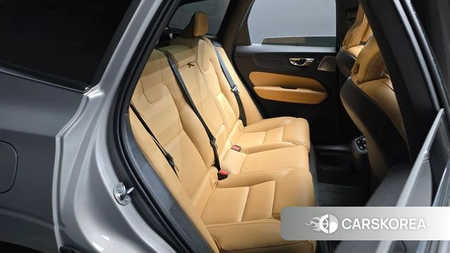 Volvo XC60 second Generation 2024 Серебристо-серый из Кореи, фото 3