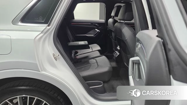 Audi Q3 (F3) 2023 Белый из Кореи, фото 3