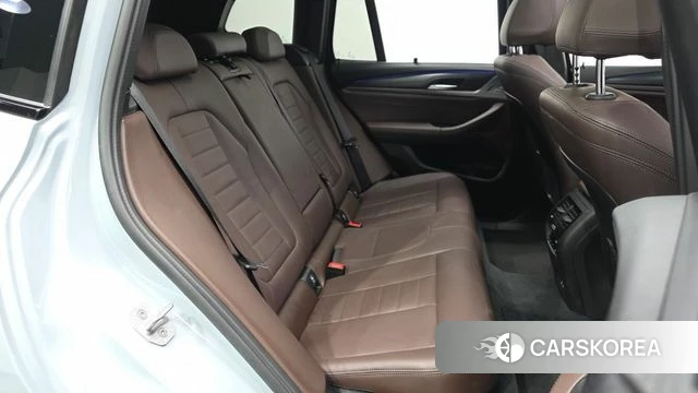 BMW X3 (G01) 2023 Светло-серебряный цвет из Кореи, фото 3