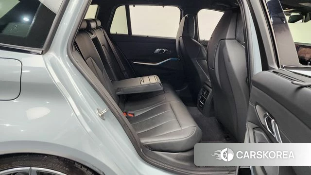 BMW M3 (G80) 2024 Светло-серебряный цвет из Кореи, фото 3