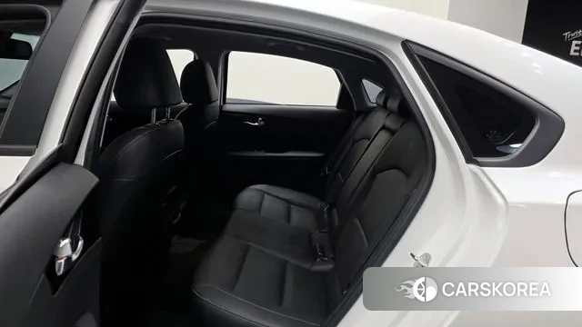 Kia The New K3 2nd generation 2024 Белый из Кореи, фото 3