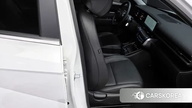 Hyundai Kona (SX2) 2023 Белый из Кореи, фото 3