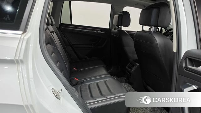 Volkswagen Tiguan second Generation 2022 Белый из Кореи, фото 3