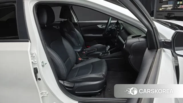 Kia The New K3 2nd generation 2021 Белый из Кореи, фото 3