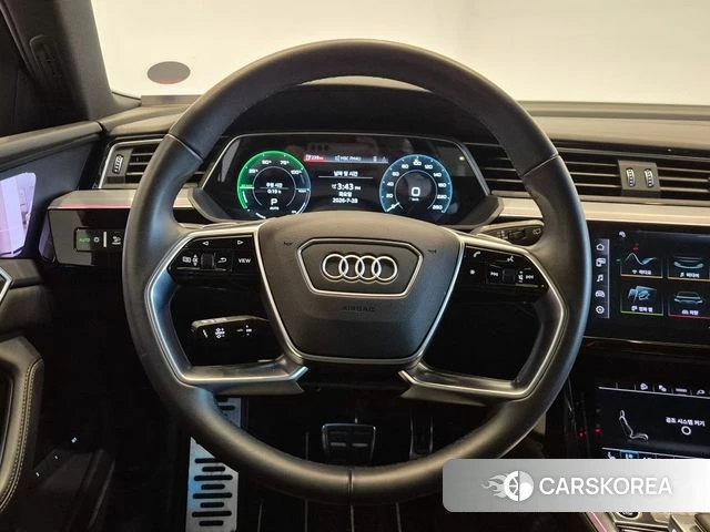 Audi e-Tron 2023 Белый из Кореи, фото 3