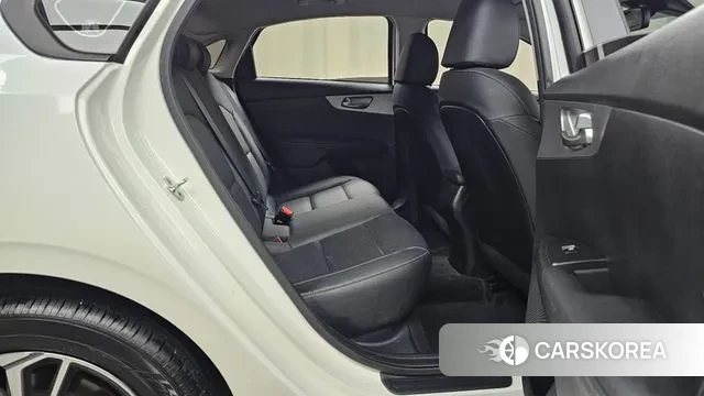 Kia The New K3 2nd generation 2021 Белый из Кореи, фото 3