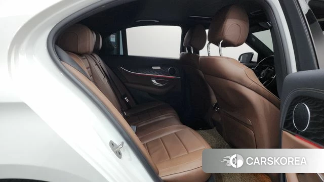 Mercedes-Benz E-Class W213 2023 Белый из Кореи, фото 3