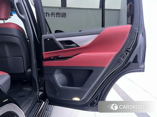 Lexus LX 2022 Черный из Китая, фото 3