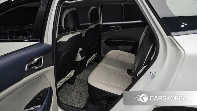 Kia Sportage 5th Generation Hybrid 2023 Белый из Кореи, фото 3