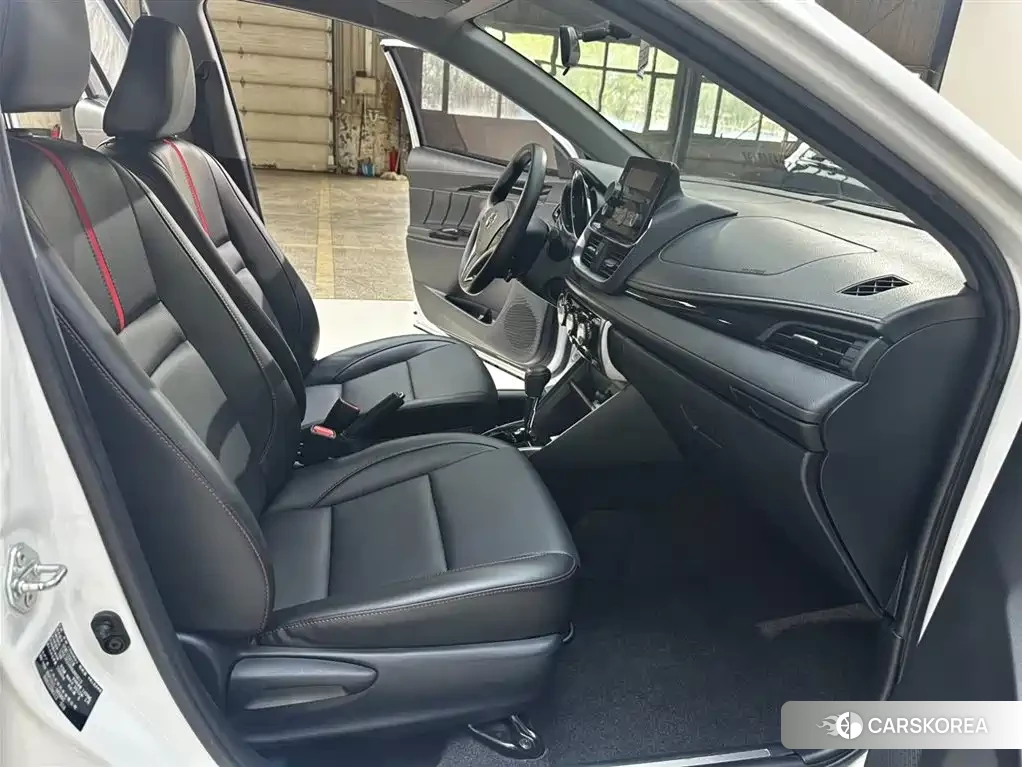 Toyota Yaris L 2022 Белый из Китая, фото 3