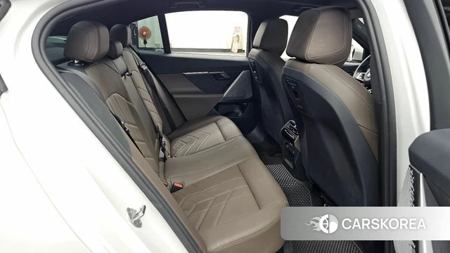 BMW 5 Series (G60) 2024 Белый из Кореи, фото 3