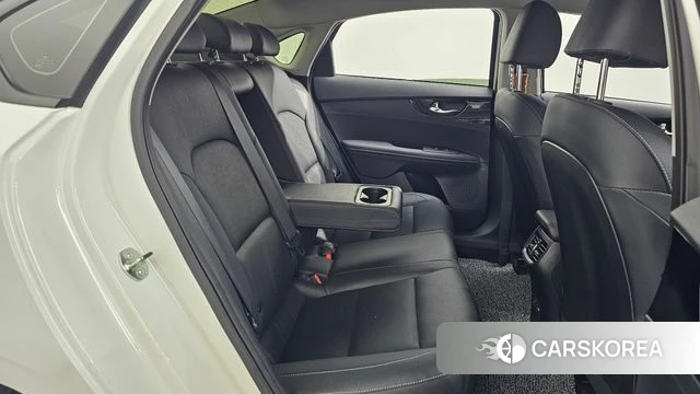 Kia The New K3 2nd generation 2023 Белый из Кореи, фото 3