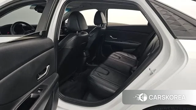 Hyundai The New Avante (CN7) 2023 Белый из Кореи, фото 3