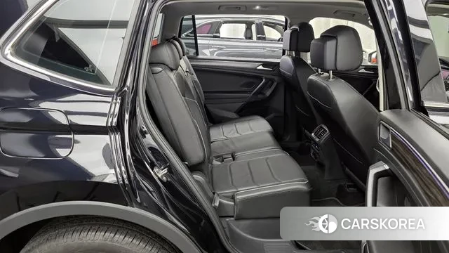 Volkswagen Tiguan Allspace 2023 Черный из Кореи, фото 3