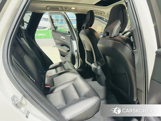 Volvo XC60 2022 Белый из Китая, фото 3