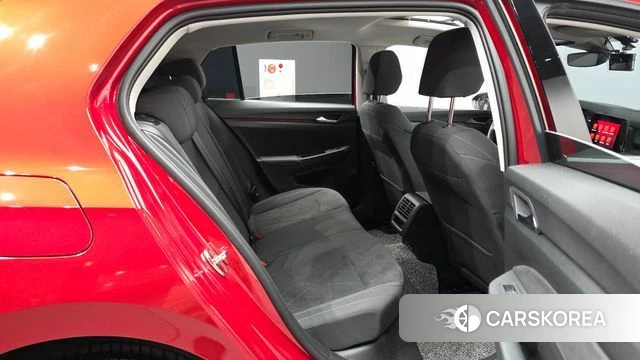 Volkswagen Golf 8th Generation 2024 Красный из Кореи, фото 3