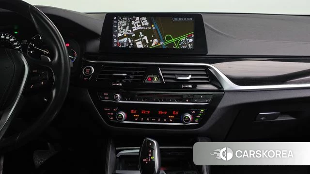 BMW 5 Series (G30) 2018 Белый из Кореи, фото 3