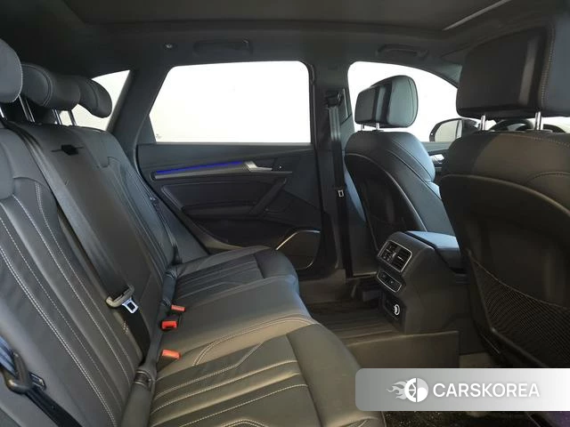 Audi Q5L 2023 Темно-серый из Китая, фото 3