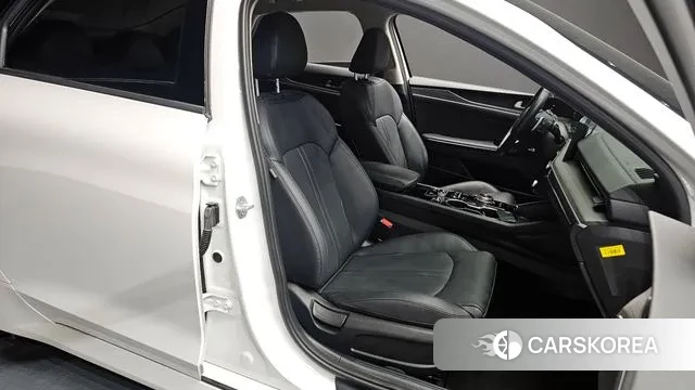 Kia The New K5 Hybrid 3rd generation 2025 Белый из Кореи, фото 3