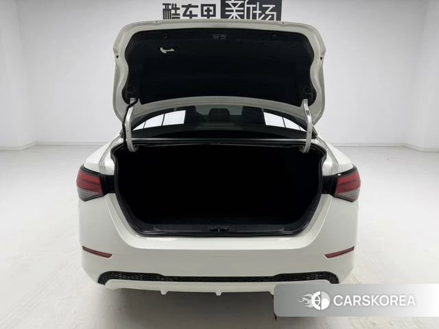 Nissan Xuan Yi 2022 Белый из Китая, фото 3