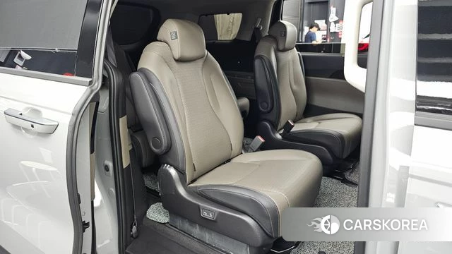 Kia The New Carnival 4th Generation 2024 Серебристо-серый из Кореи, фото 3