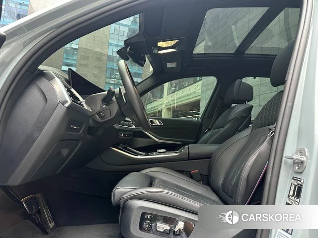BMW X5 (G05) 2025 Светло-серебряный цвет из Кореи, фото 3