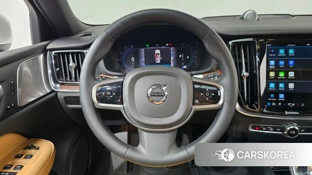 Volvo S60 3rd generation 2023 Белый из Кореи, фото 3