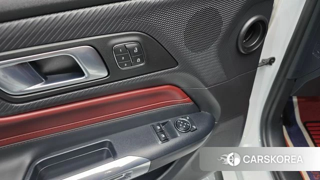 Ford Mustang 7th Generation 2024 Белый из Кореи, фото 3