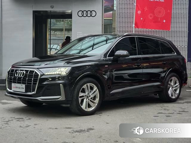 Audi Q7 2023 Черный из Китая, фото 3
