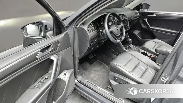 Volkswagen Tiguan second Generation 2018 Серый из Кореи, фото 3