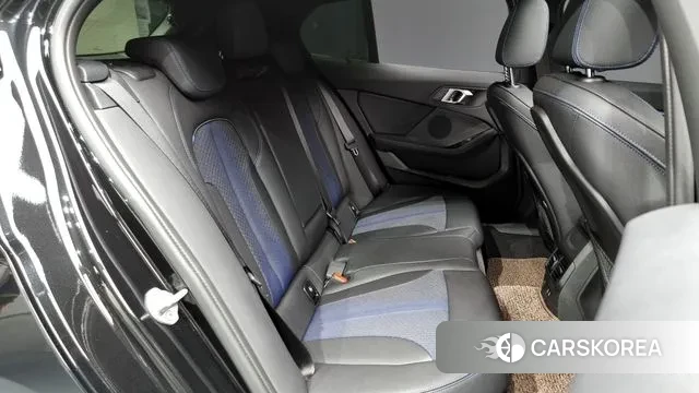 BMW 1 Series (F40) 2024 Черный из Кореи, фото 3