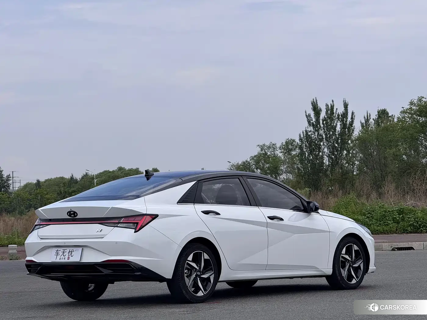 Hyundai Elantra 2023 Белый из Китая, фото 3
