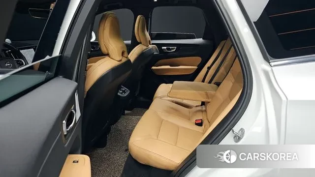 Volvo XC60 second Generation 2023 Белый из Кореи, фото 3