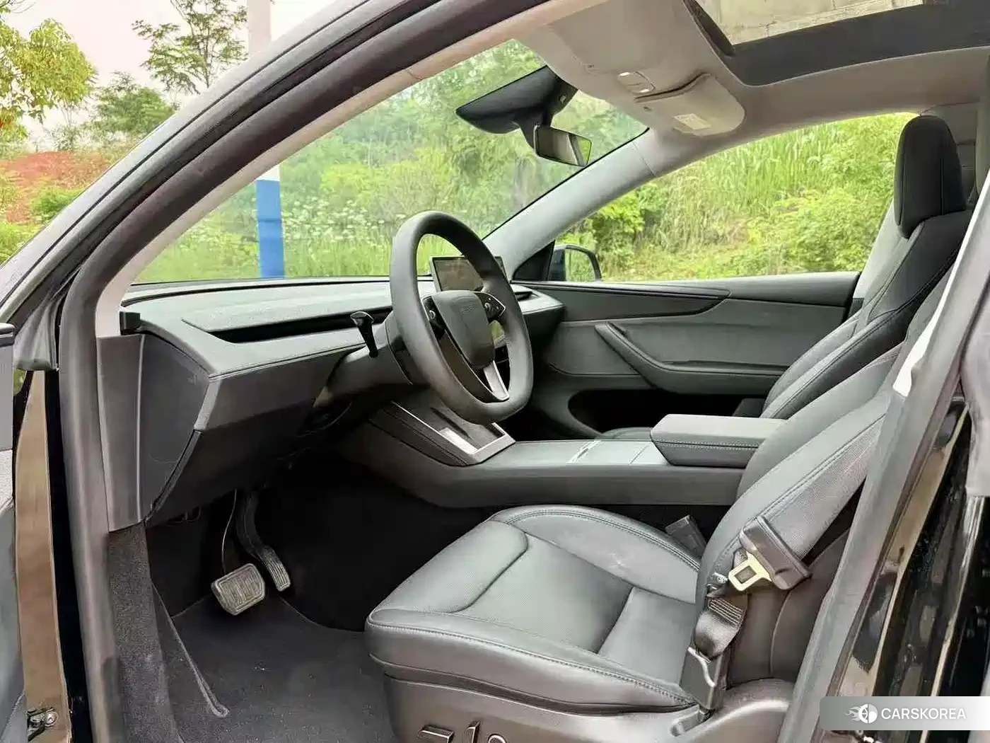 Tesla Model Y 2025 Черный из Китая, фото 3