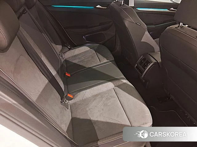 Volkswagen Golf 8th Generation 2025 Белый из Кореи, фото 3