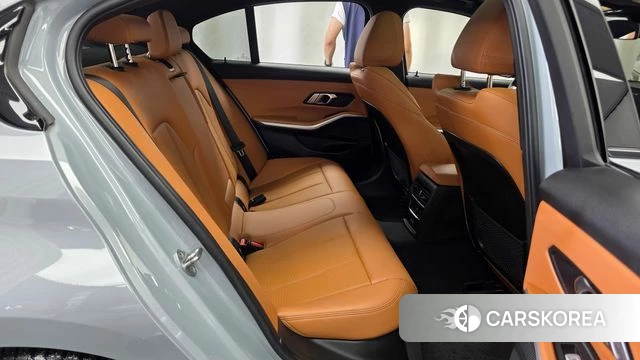 BMW 3 Series (G20) 2023 Светло-серебряный цвет из Кореи, фото 3